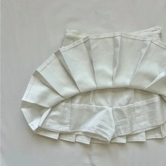 Y2K White High Waisted Pleated Mini Skirt - Picture 7 of 7
